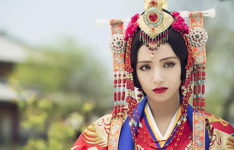 姜潮麦迪娜在婆婆面前秀恩爱,姜潮妈妈和麦迪娜的婆婆