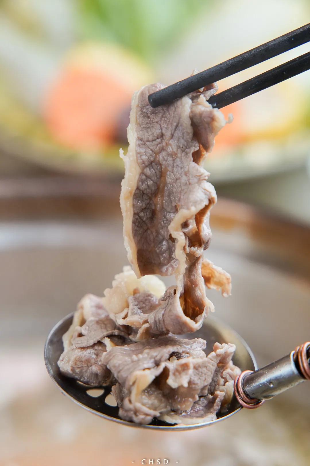 椰椰椰！这家人气椰子鸡专门店，光是汤底就喝饱了