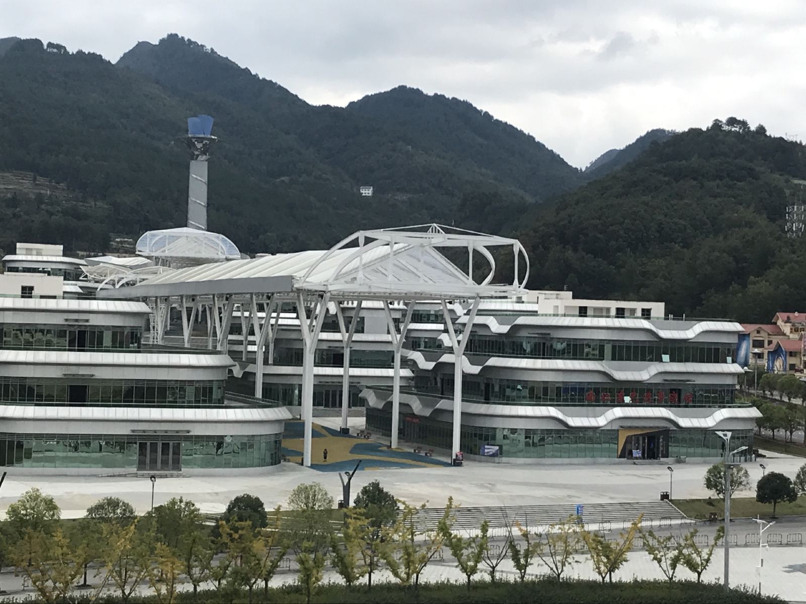 fast射电望远镜相当于几个足球场,世界上最大的超级望远镜