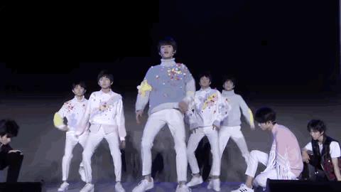 李飞tfboys和时代少年团对比,李飞tfboys十年之约几月几日