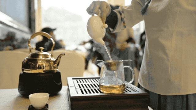 在顺德，如果有一分钟胃空了，算我输