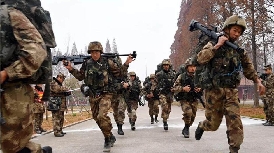 *击狙**榴也能当单兵*器武**？只要背得动，40mm也能当*击狙**枪使