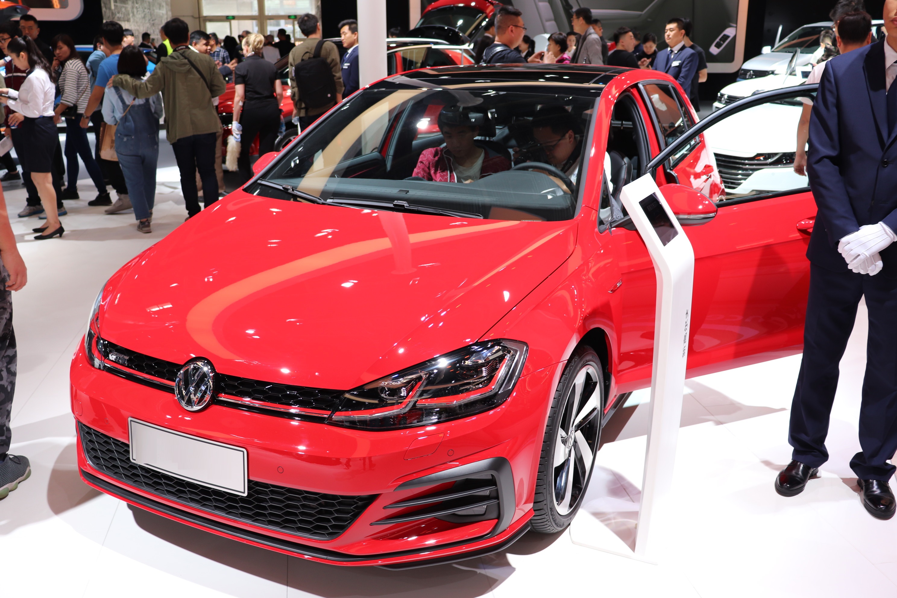 家用两个车怎么选,想省油又省心不妨看看这两款车