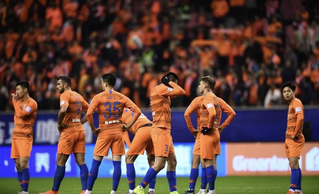 可笑的辩解，中超球员一个月工资2万块，不要忽略奖金有很多