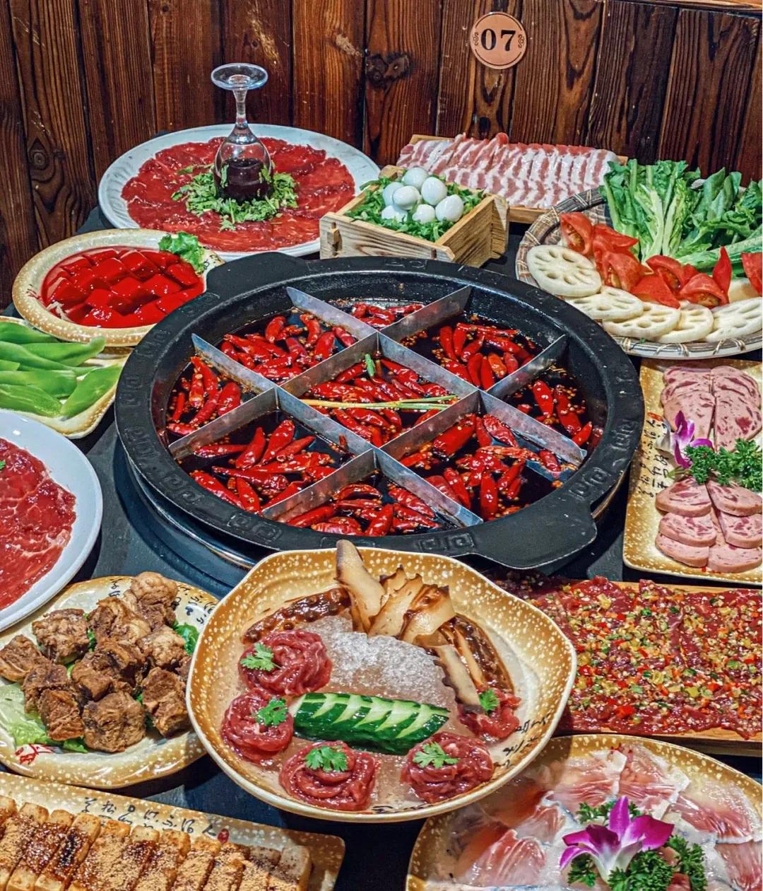 重庆洪崖洞火锅排名前十强,地摊火锅重庆洪崖洞