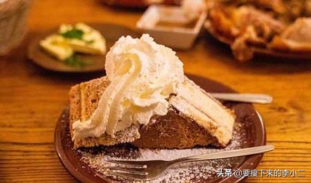 捷克网红餐厅，中国游客头顶着屋顶吃饭，生意依旧火爆