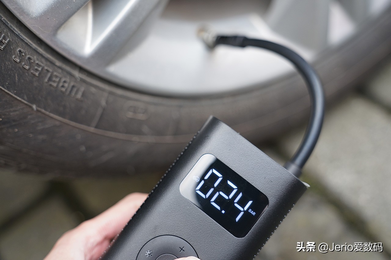 轮胎完全没气了怎么充气,米家充气宝能充几个轮胎