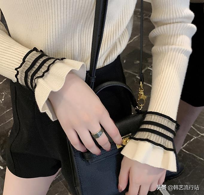 今年流行设计感毛衣,韩国设计款宽松毛衣