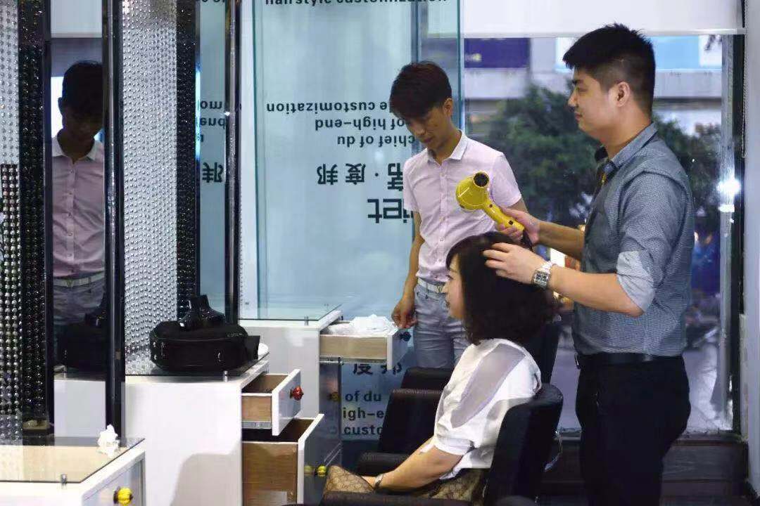 理发店锁客引流,美发店锁住优秀发型师的办法