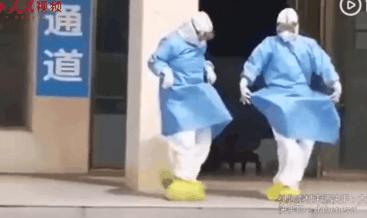 超级无敌可爱！医院院长在接受采访，摄像机意外拍下这一幕……