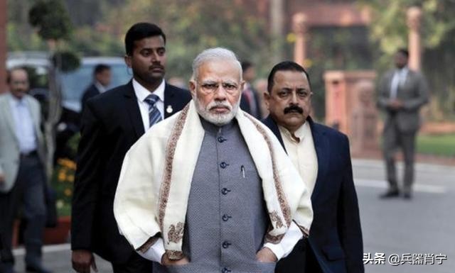 17年来最惨！印度在克什米尔遇伏背后，是英国人埋下的*药火**桶