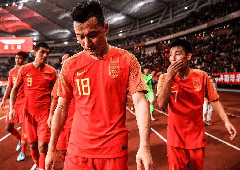 恒大名将离队！带美艳娇妻转战深圳租房生活，名下豪宅说扔就扔