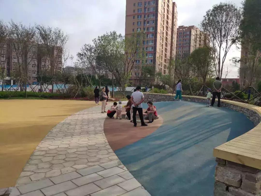 石臼中心公园杂技表演,日照市石臼附近的公园