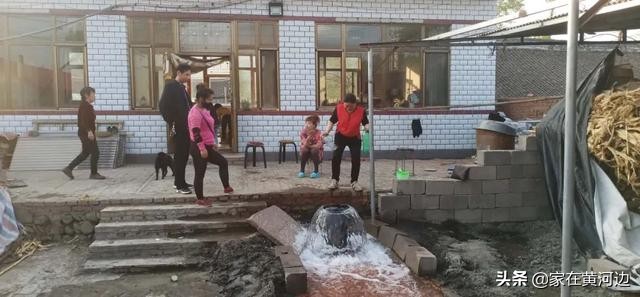 打井出一口水井,农民打井打出一口喷泉完整视频