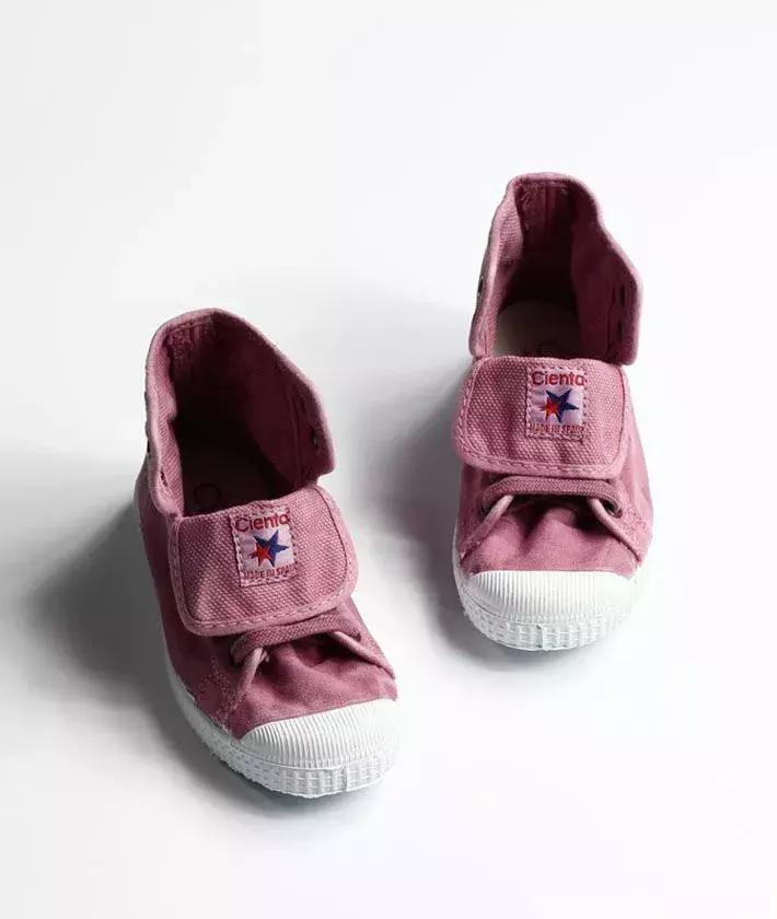 耐克跟阿迪童鞋哪个好一点 (耐克和阿迪的童鞋哪个好)