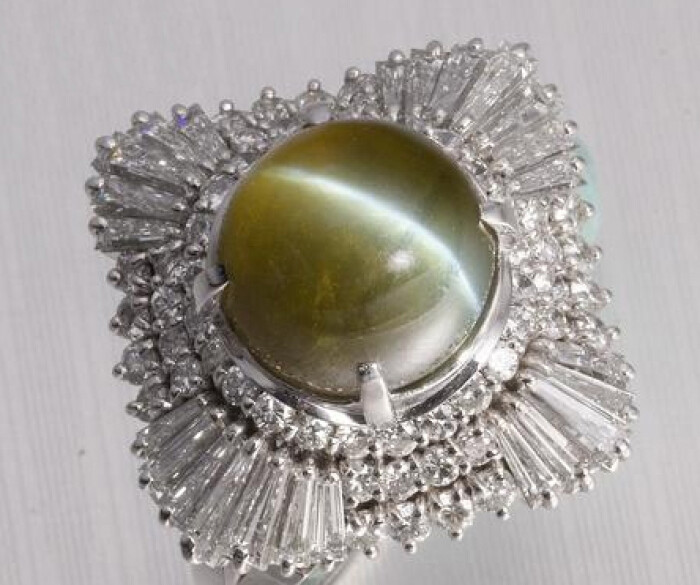 蓝宝石和翡翠镶嵌在一起,翡翠和什么宝石搭配最好