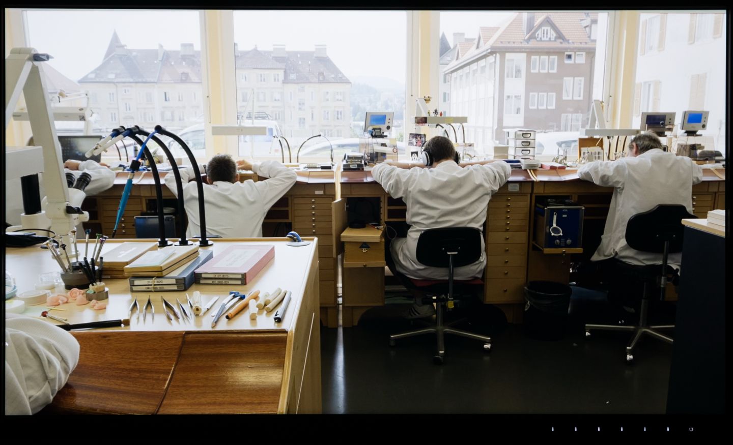 艺卓cs2740显示器亮度设置为多少,艺卓入门级2460显示器值得买吗