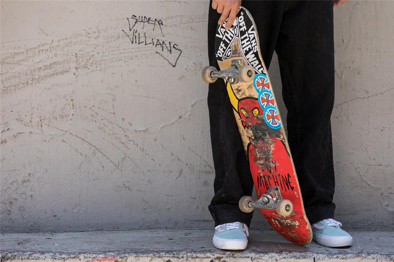 gd权志龙蓝色西装配匡威,gd权志龙的理想型