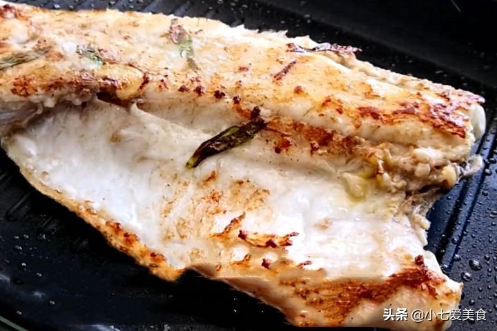 焦香烤鱼如何做,焦香烤鱼的制作方法