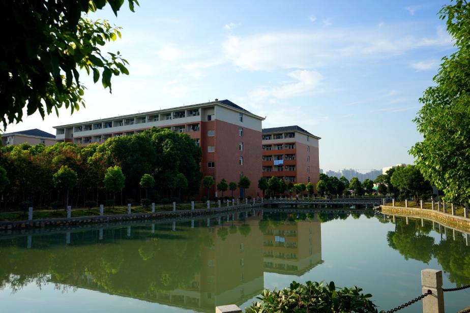 合肥滨湖职业技术学院招生“遇冷”，33个专业没招满，缺额1474人