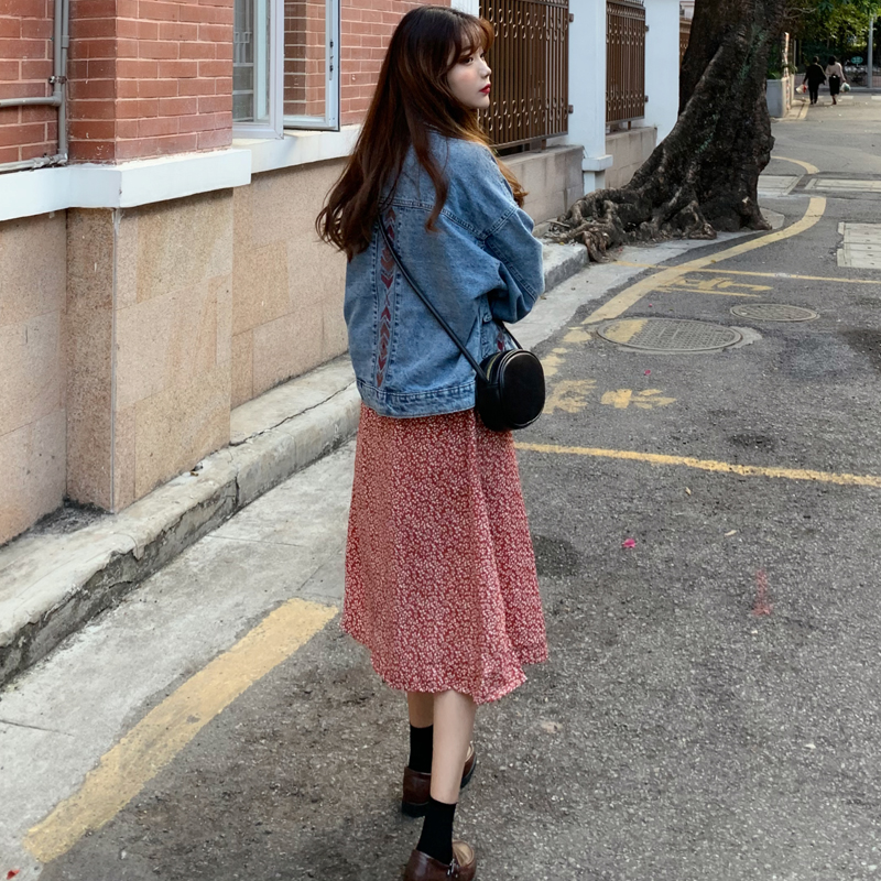 怎么搭都好看！教你碎花裙穿搭的正确模式