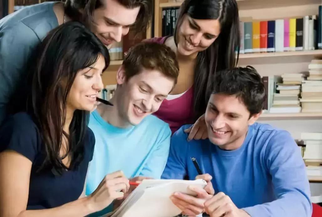 出国留学意义英语视频,送孩子出国留学前的意义