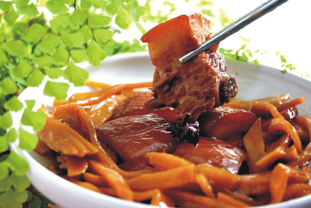 家常菜之超下饭巨简单的笋烧肉,青汁笋炒肉家常做法