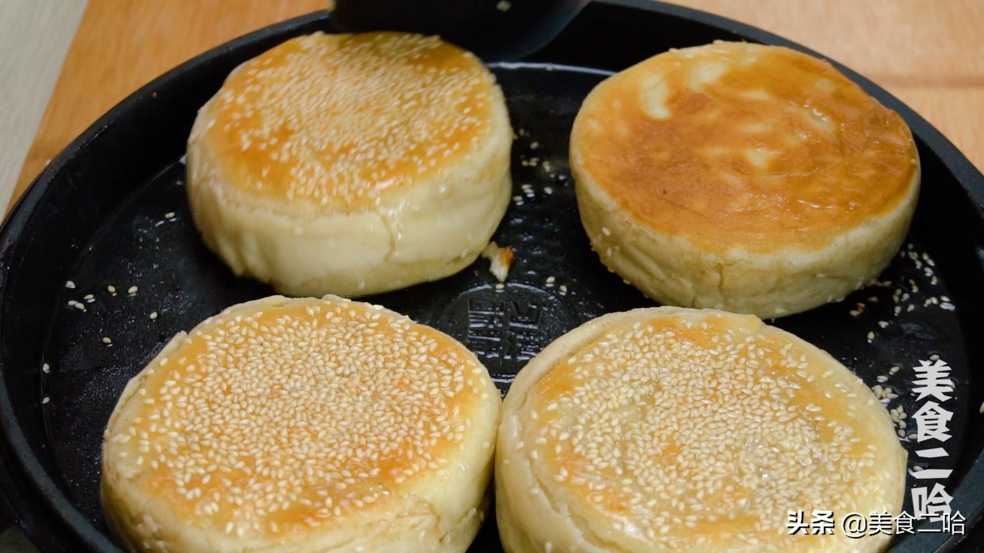 薄电饼铛烙饼的做法,电饼铛烙薄薄的饼做法