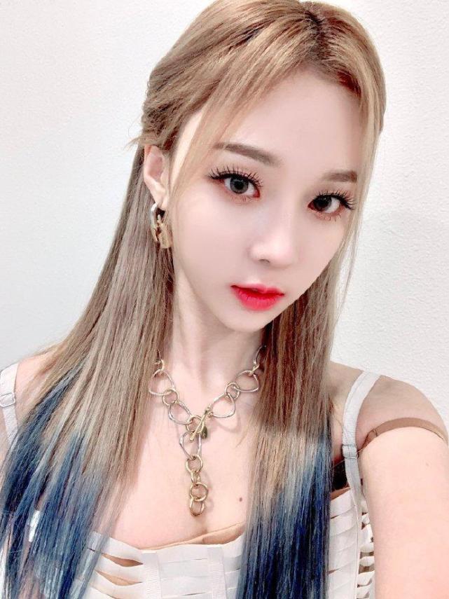 韩国最火女团金智妮朴彩英,韩国女团金智妮马甲线