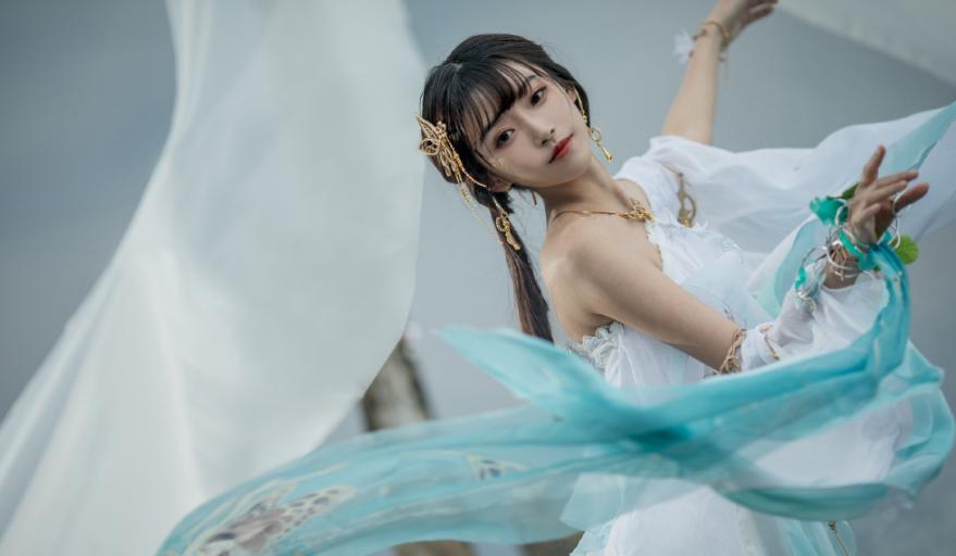 漂亮00后小姐姐cos,逆水寒狐狸巫女cos