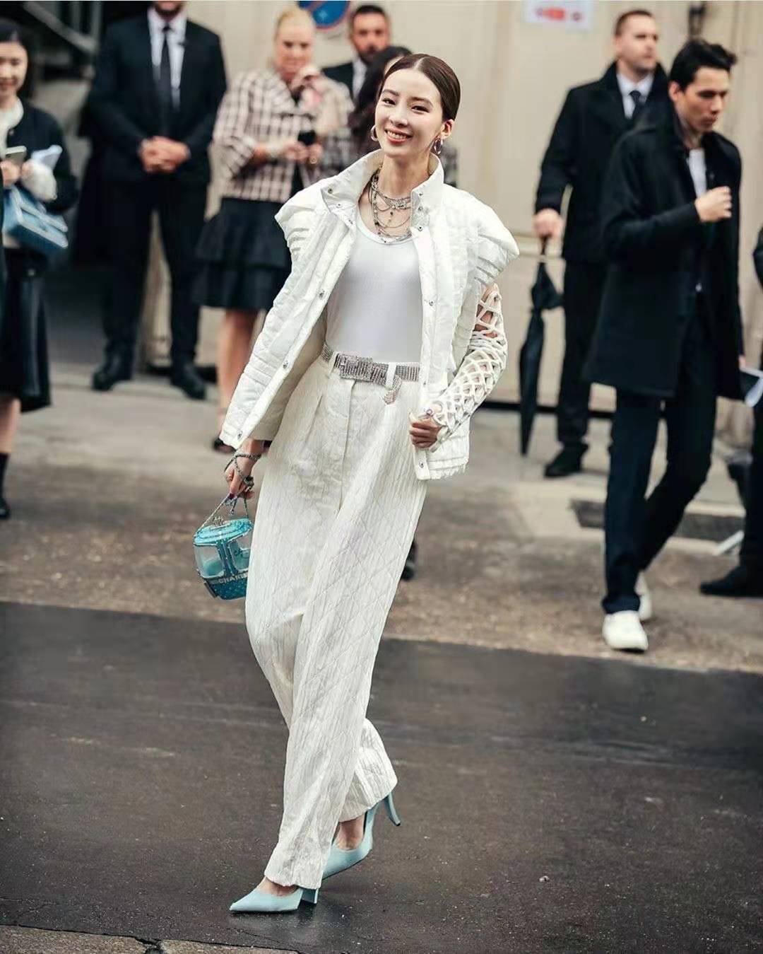 穿衣色彩搭配与技巧,穿衣色彩调色技巧大全口诀