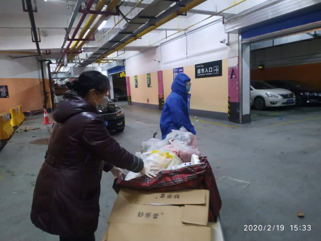 三辆老车,三辆车逆行下高速视频