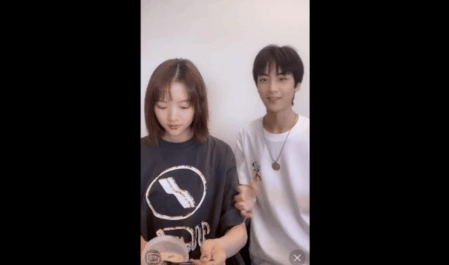 小孩子说你脚臭你该怎么怼,当众吐槽女生脚臭被骂惨