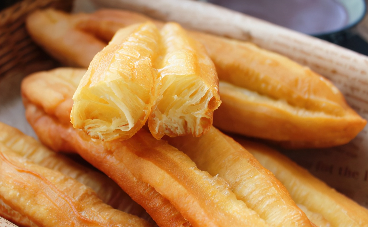 油条配方怎么样炸油条又酥又脆,自己如何炸油条又脆又蓬松