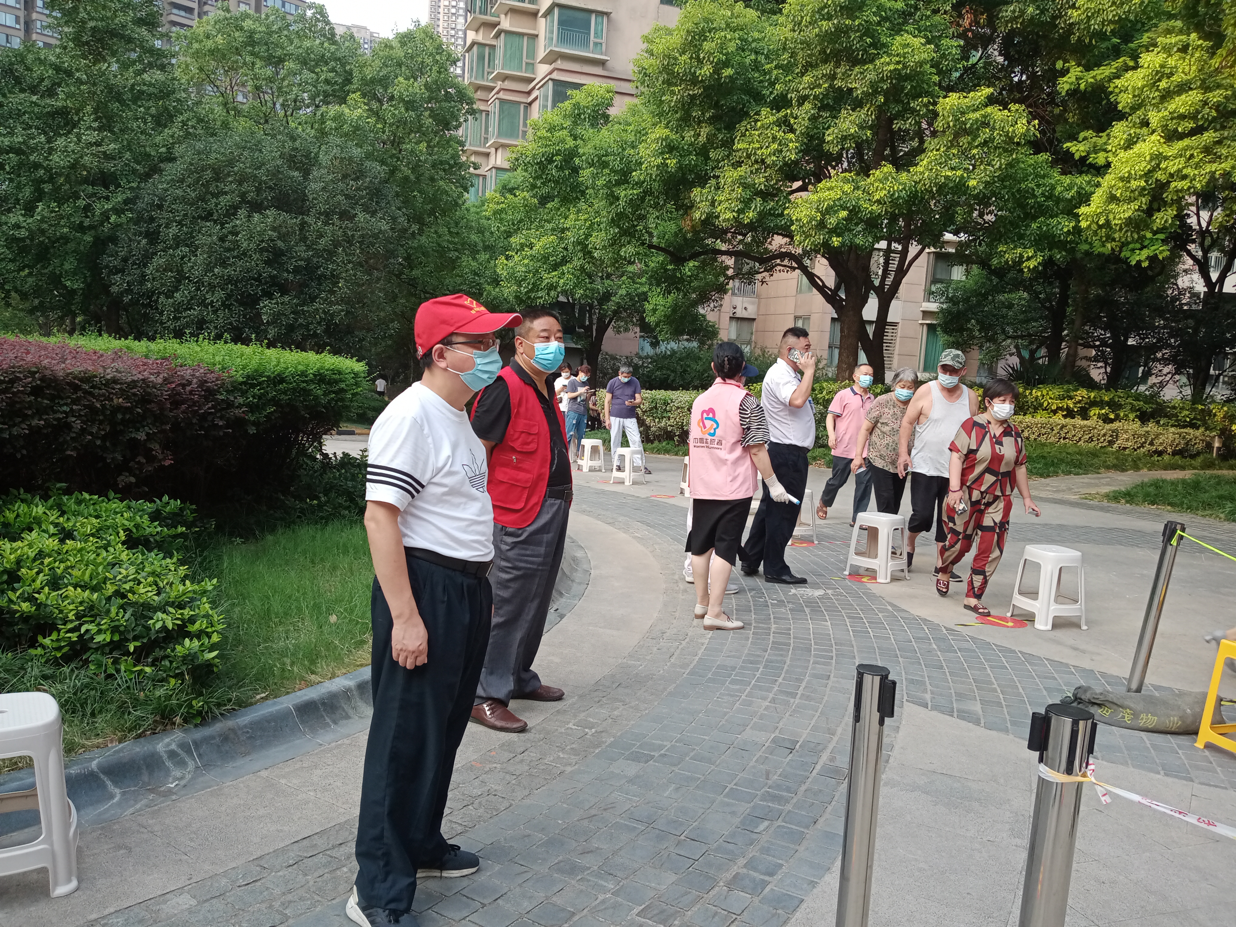 区街新闻｜70多幅照片记录世茂滨江社区辖内志愿者，南京感谢你们