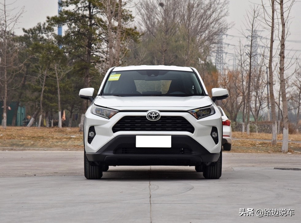 丰田RAV4荣放的动力比较弱吗?它油耗高吗?车主反馈了用车感受