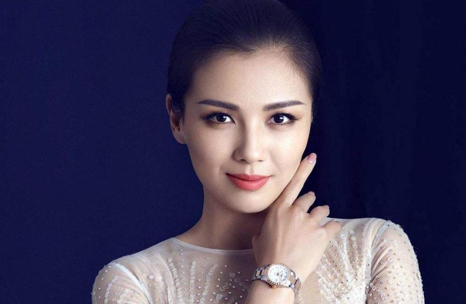 刘涛穿红色开叉裙,刘涛穿拖地连身长裙