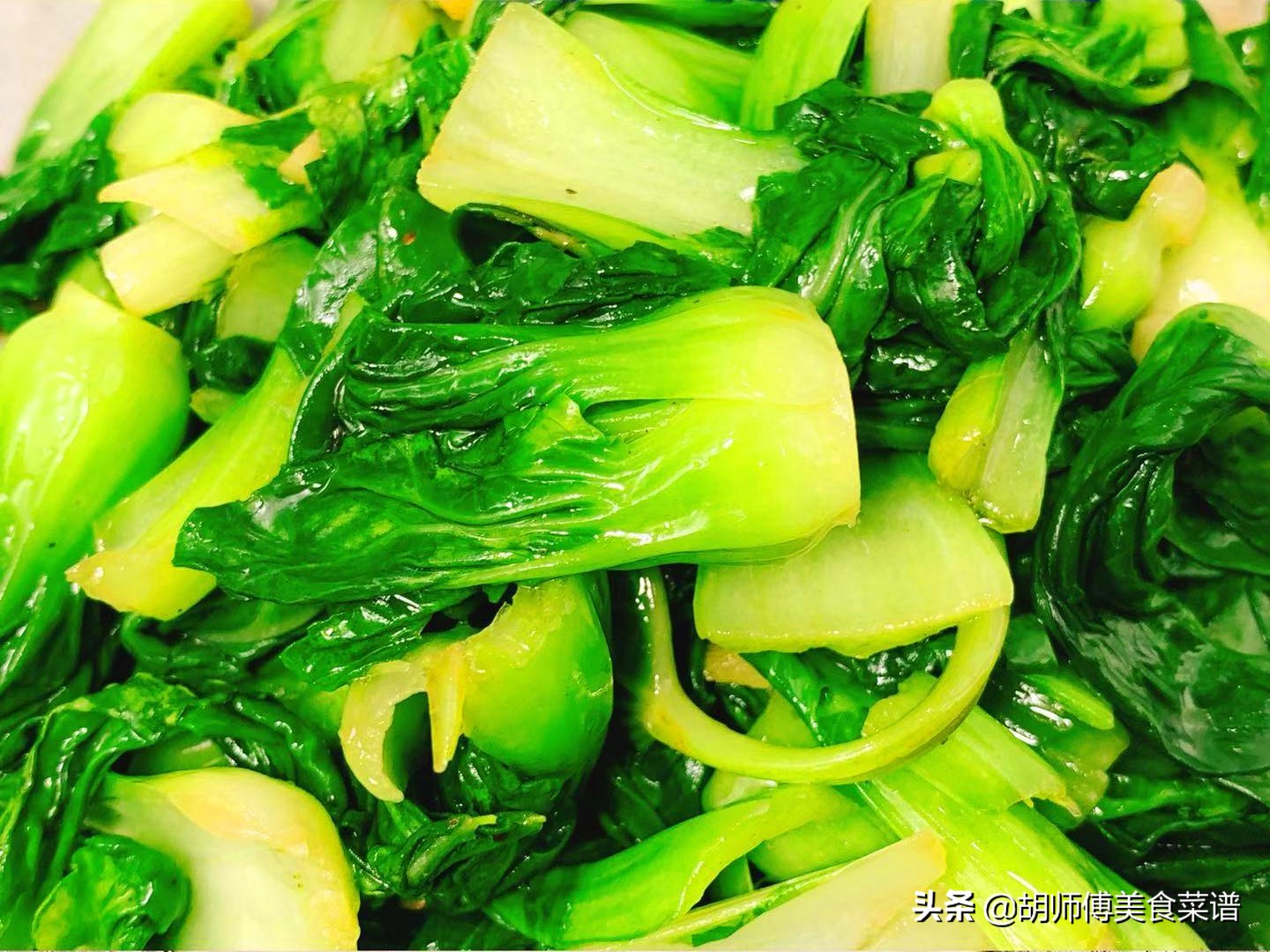 怎么让炒好的青菜保持翠绿,如何让炒出来的青菜保持翠绿