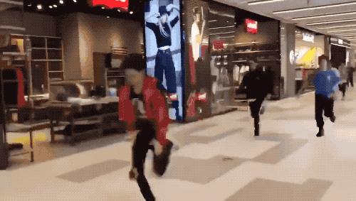 优衣库羽绒服联名款,优衣库联名版为什么火了