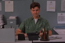 评《上班一条虫》:20年前对职场的讽刺艺术,如今依旧深感共鸣