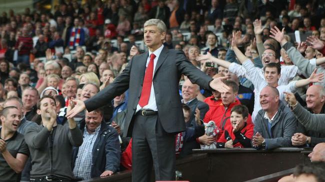 温格执教生涯最后一次对阵曼联,站在观众席的温格