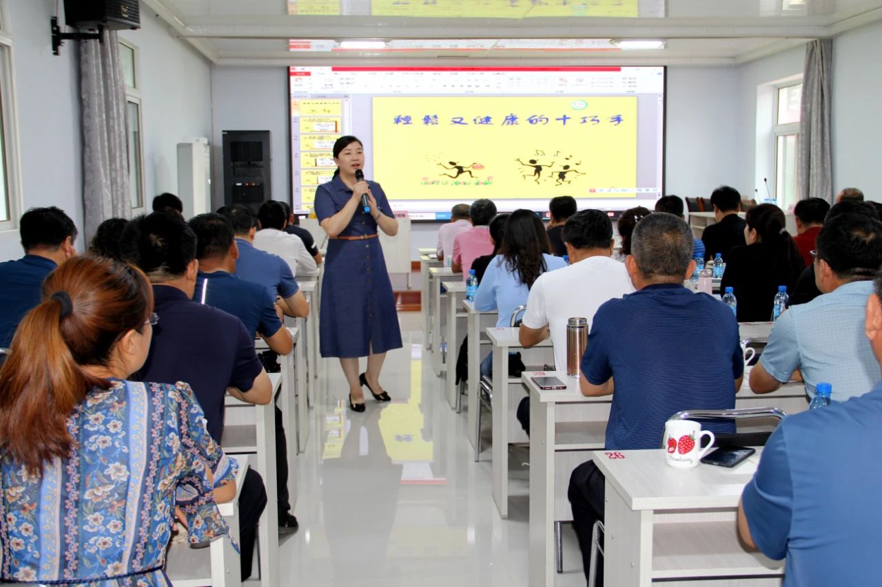 加强师资培训强化队伍建设,加强教育培训提高综合能力