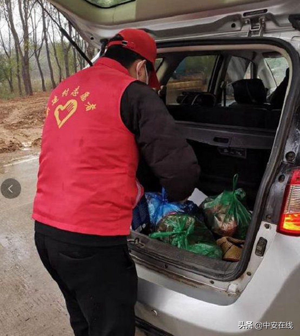 疫情期间邻里互助暖心故事,守望相助邻里和谐暖人心