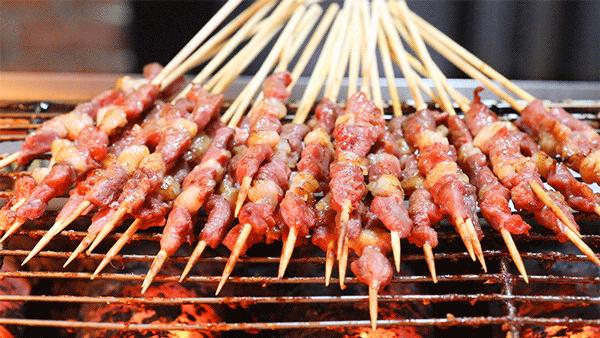 烧烤师傅教你零基础烤羊肉串,买直接串好的羊肉串怎么烤
