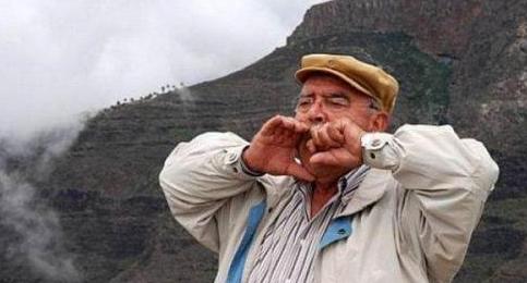 用手指也能吹口哨,用手指就能吹的口哨