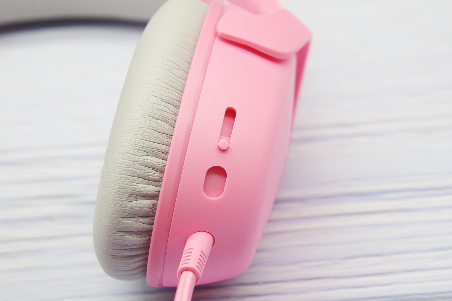 机甲风挂耳式电竞游戏耳机推荐,颜值好性能又好的游戏耳机