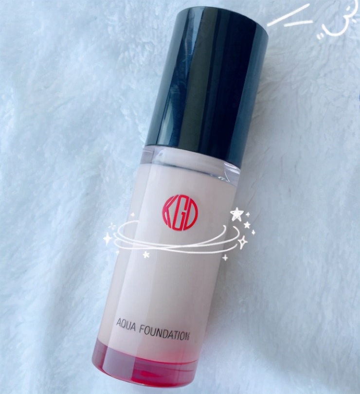 混合性皮肤，夏天油冬天干，适合学生*党**的粉底液