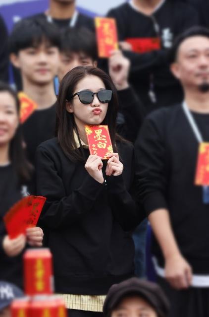 张雪迎毕雯珺墨白路透氛围感,张雪迎毕雯珺墨白免费在哪儿看