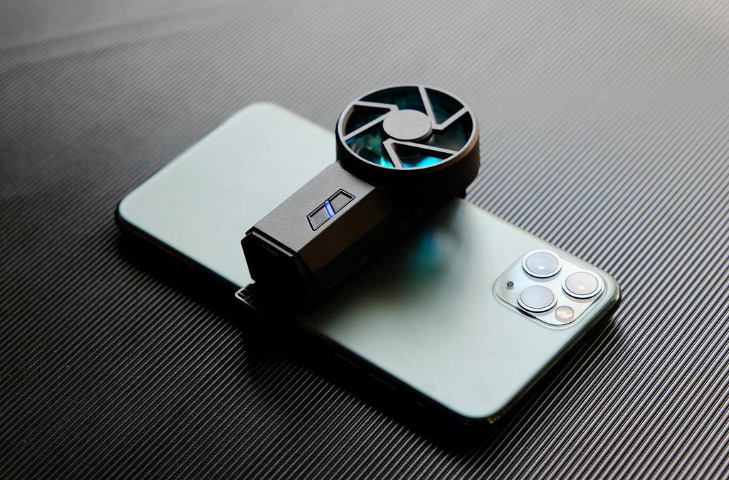 飞智性价比高,飞智高钢化膜推荐