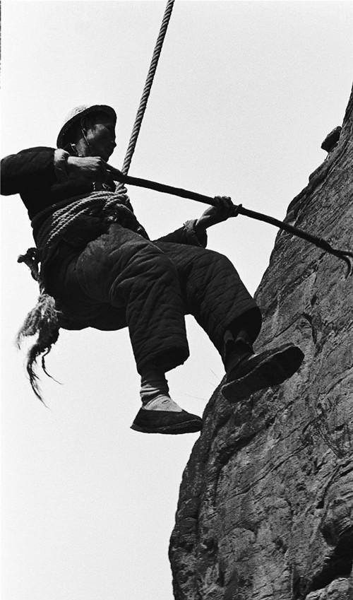 人工削平红旗渠纪录片,航拍被誉为世界第八大奇迹红旗渠